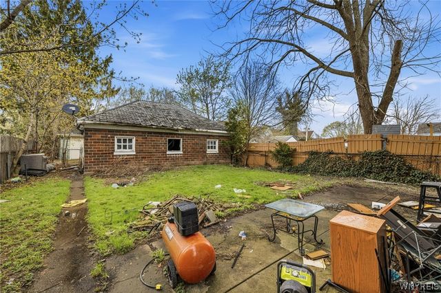 2000 La Salle Avenue, Niagara Falls, NY 14301