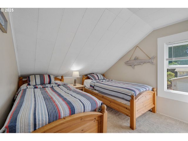 240 S HARBOR St, Rockaway Beach, OR 97136