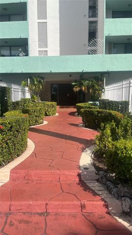 1825 W 44th Pl 309, Hialeah, FL 33012