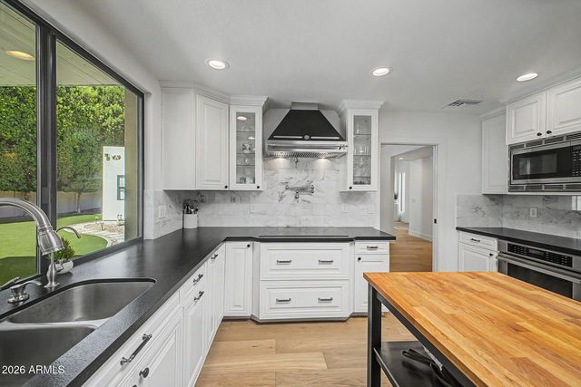 7470 E SAN MIGUEL Avenue, Scottsdale, AZ 85250