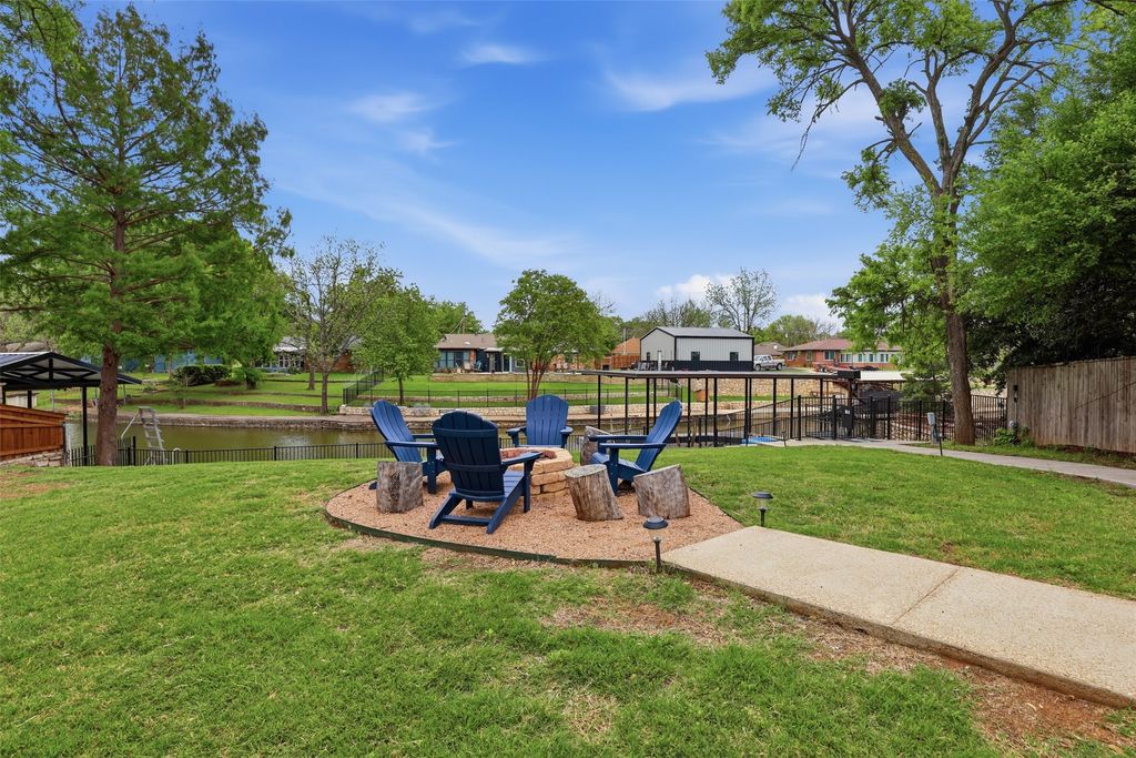 217 Granada Calle Street, Granbury, TX 76049