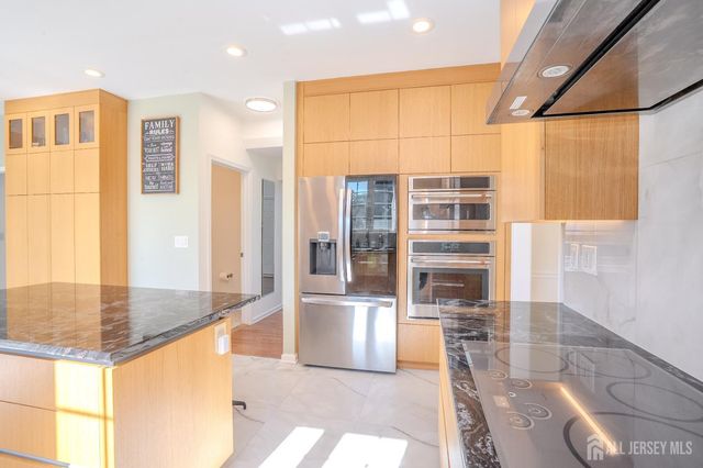 50 Kelly Way, South Brunswick, NJ 08852