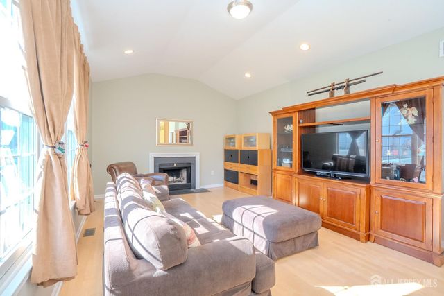 50 Kelly Way, South Brunswick, NJ 08852