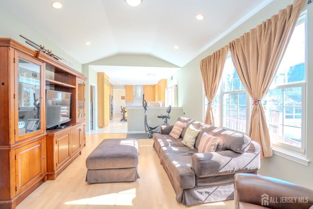 50 Kelly Way, South Brunswick, NJ 08852