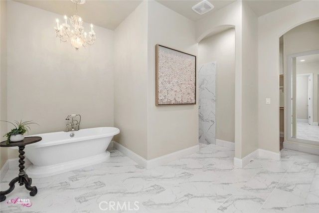 4104 Woodcastle Way, Bakersfield, CA 93314