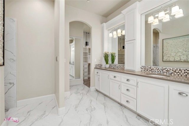 4104 Woodcastle Way, Bakersfield, CA 93314