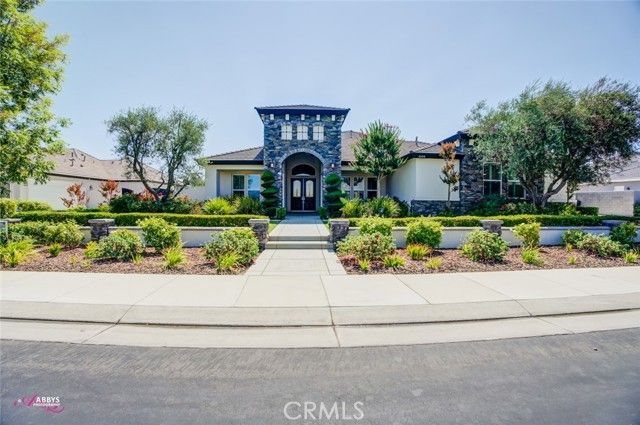 4104 Woodcastle Way, Bakersfield, CA 93314