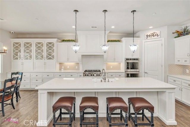 4104 Woodcastle Way, Bakersfield, CA 93314