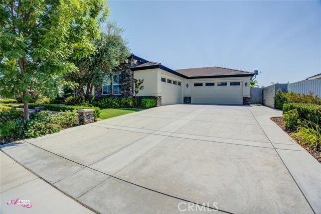4104 Woodcastle Way, Bakersfield, CA 93314