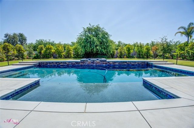 4104 Woodcastle Way, Bakersfield, CA 93314