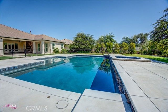 4104 Woodcastle Way, Bakersfield, CA 93314