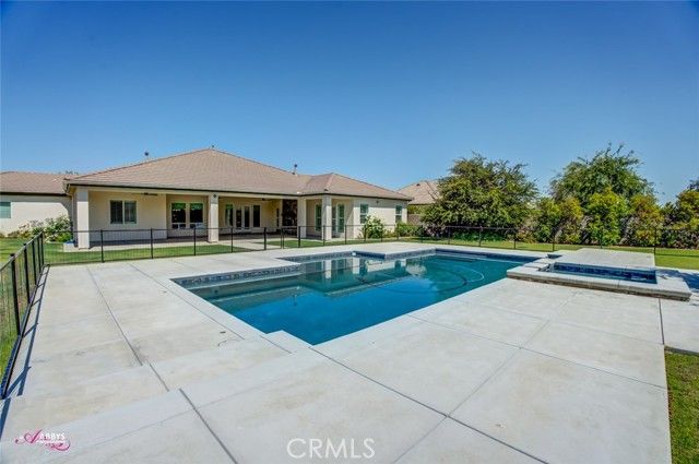 4104 Woodcastle Way, Bakersfield, CA 93314