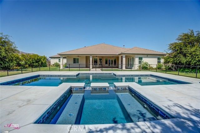 4104 Woodcastle Way, Bakersfield, CA 93314