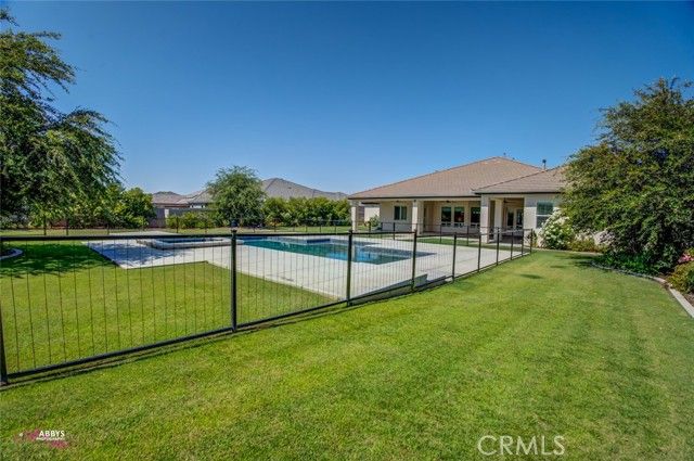 4104 Woodcastle Way, Bakersfield, CA 93314