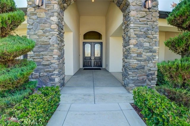 4104 Woodcastle Way, Bakersfield, CA 93314