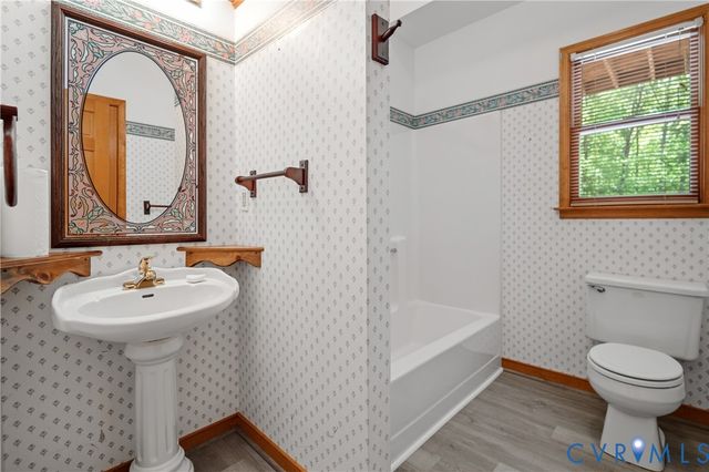 1119 Elmwood Dr, Colonial Heights, VA 23834