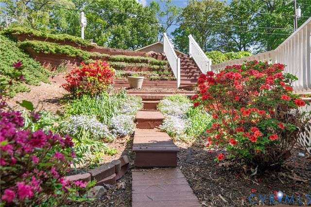 1119 Elmwood Dr, Colonial Heights, VA 23834