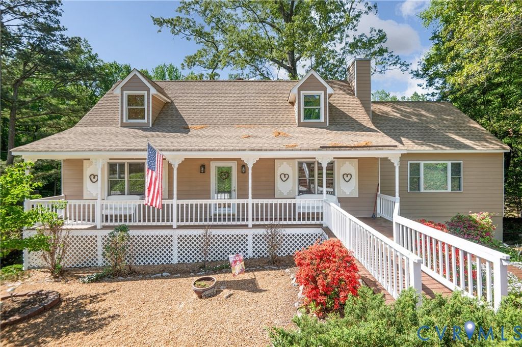 1119 Elmwood Dr, Colonial Heights, VA 23834