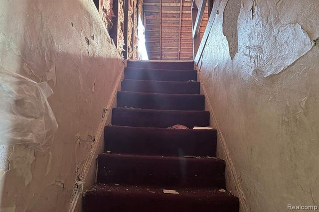 8693 Woodlawn Street, Detroit, MI 48213