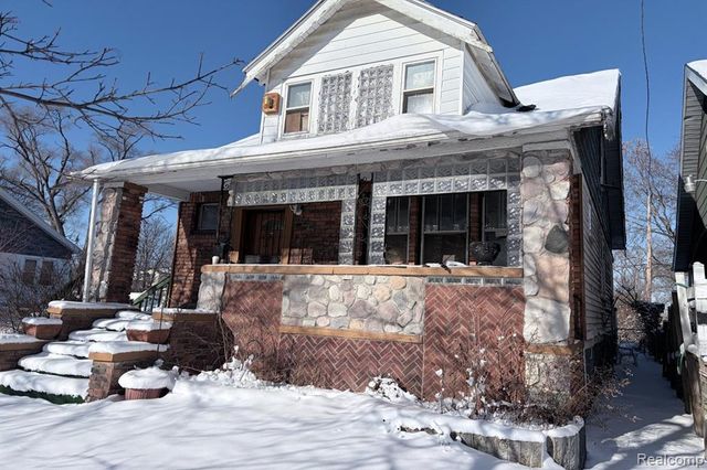 8693 Woodlawn Street, Detroit, MI 48213