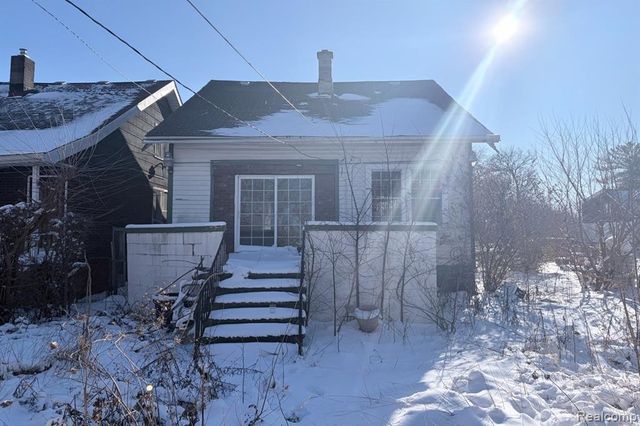 8693 Woodlawn Street, Detroit, MI 48213