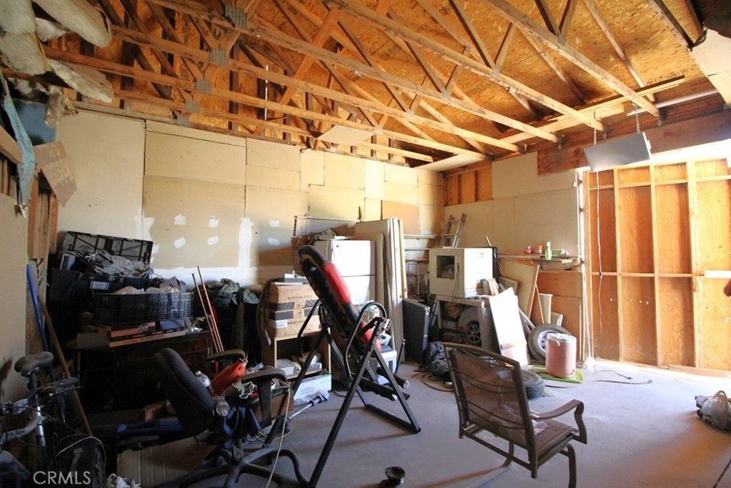 Image 15 of property listing at 33713 1st Street, Daggett, CA 92327