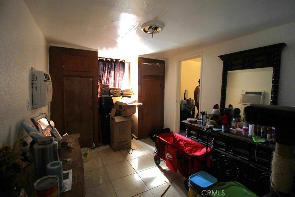 Image 31 of property listing at 33713 1st Street, Daggett, CA 92327