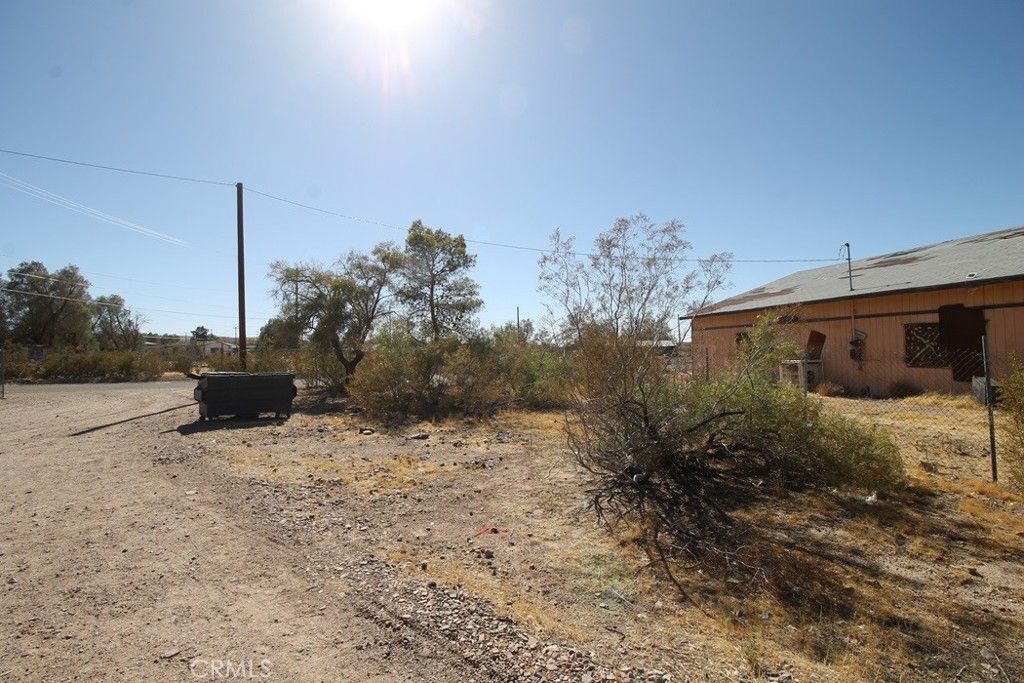 Image 7 of property listing at 33713 1st Street, Daggett, CA 92327