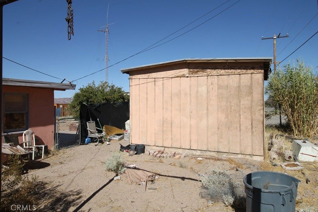 Image 8 of property listing at 33713 1st Street, Daggett, CA 92327