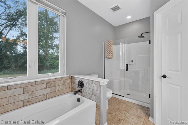 5127 Clyde Road, Howell, MI 48855
