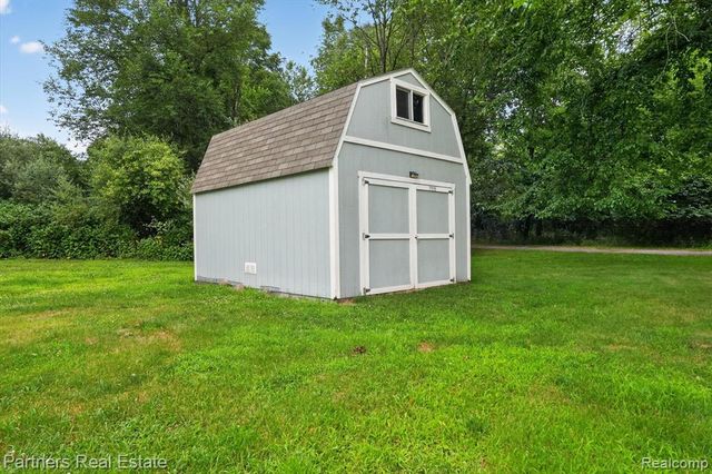 5127 Clyde Road, Howell, MI 48855