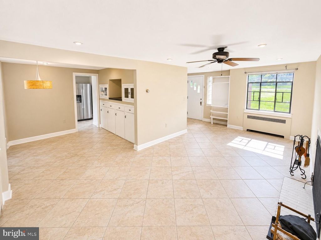 Image 10 of property listing at 102 BOND ST, Westminster, MD 21157