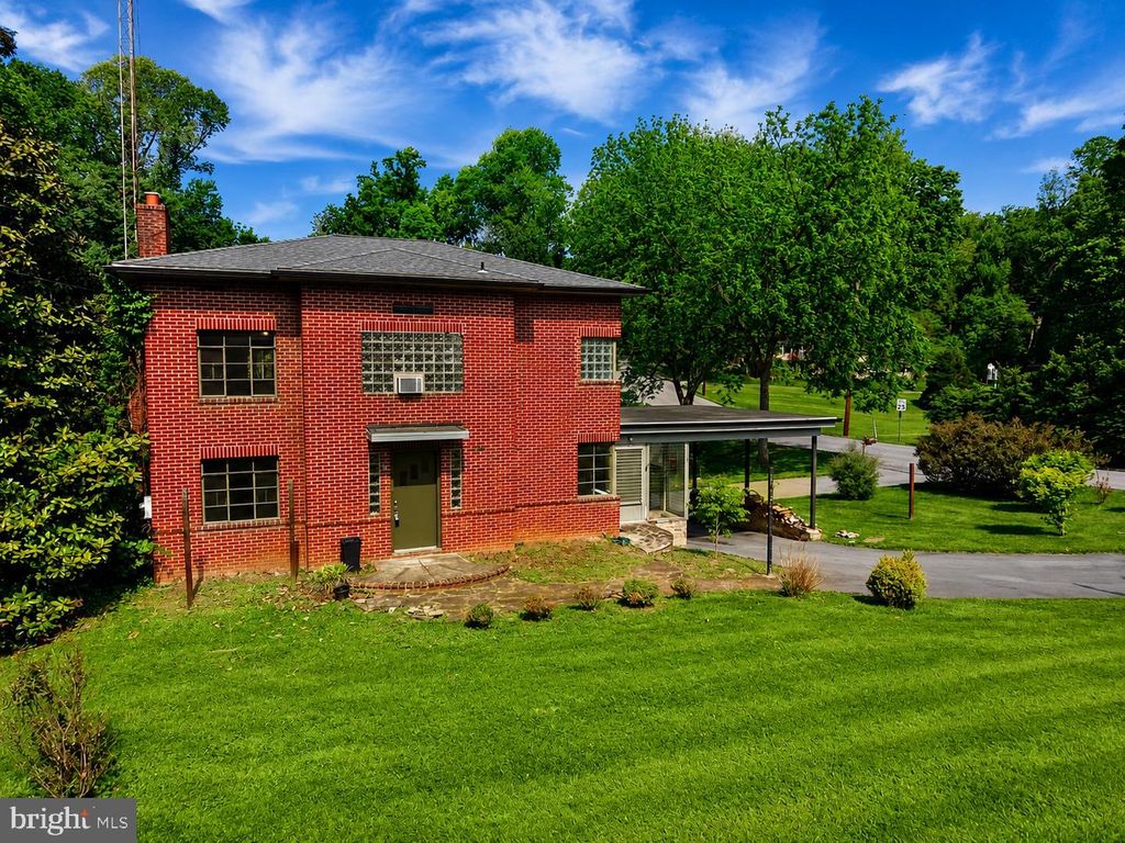 Image 2 of property listing at 102 BOND ST, Westminster, MD 21157