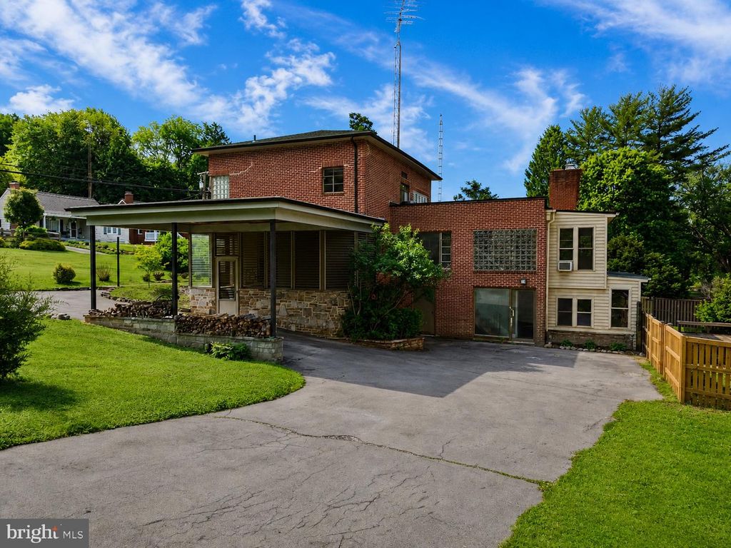 Image 3 of property listing at 102 BOND ST, Westminster, MD 21157