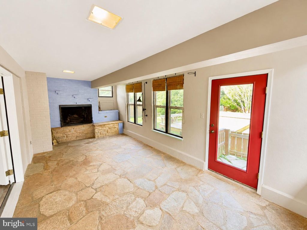Image 39 of property listing at 102 BOND ST, Westminster, MD 21157