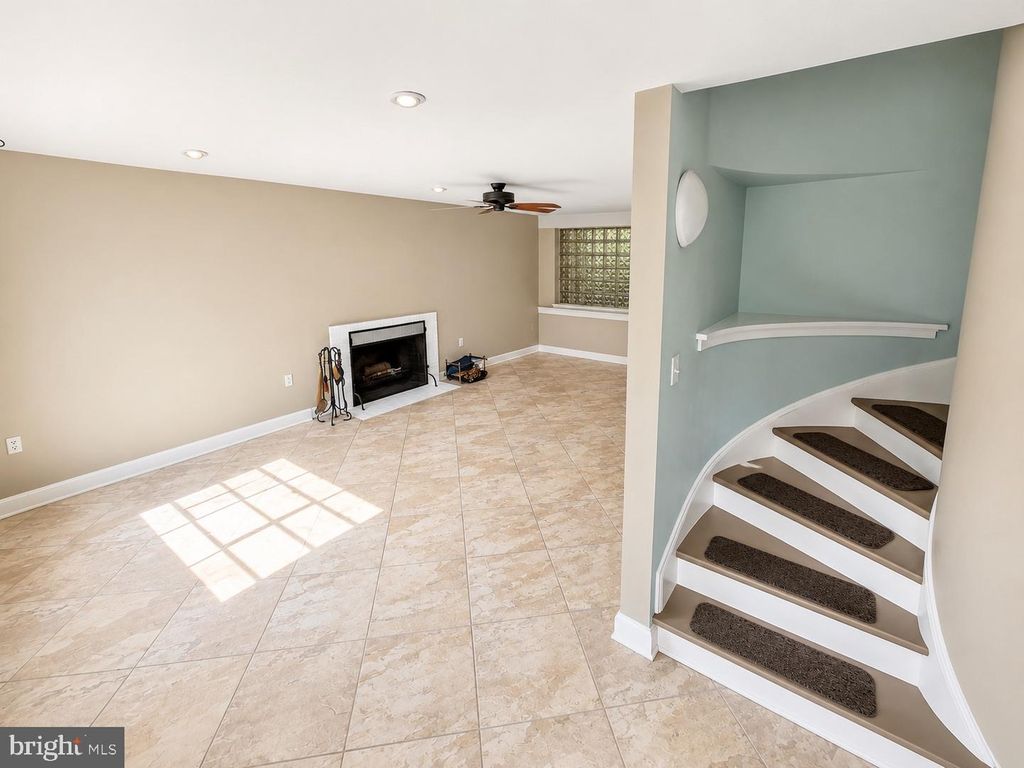 Image 7 of property listing at 102 BOND ST, Westminster, MD 21157