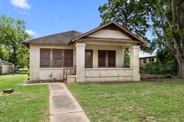 600 Brazos Street, Glidden, TX 78943