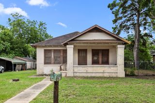 600 Brazos Street, Glidden, TX 78943