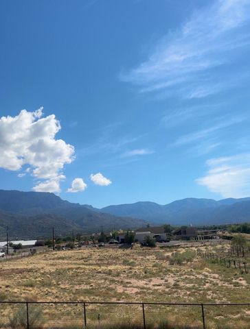 Palomas Avenue NE, Albuquerque, NM 87122