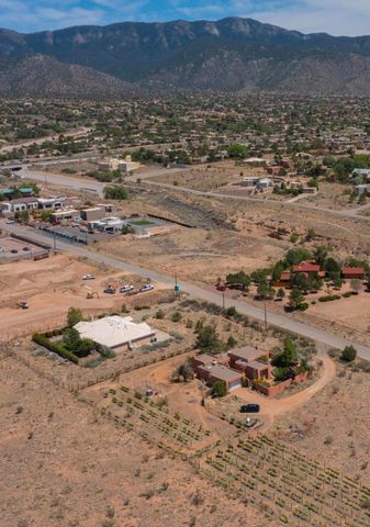 Palomas Avenue NE, Albuquerque, NM 87122