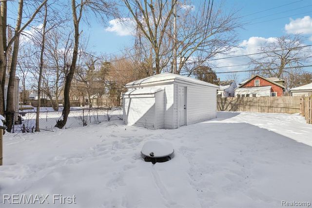 201 E Bennett Avenue, Ferndale, MI 48220