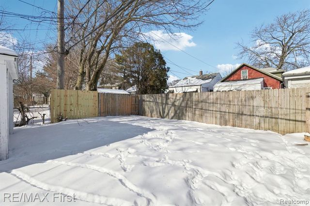 201 E Bennett Avenue, Ferndale, MI 48220