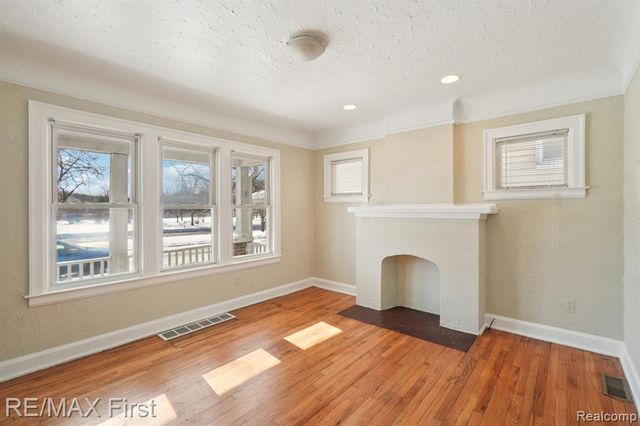 201 E Bennett Avenue, Ferndale, MI 48220