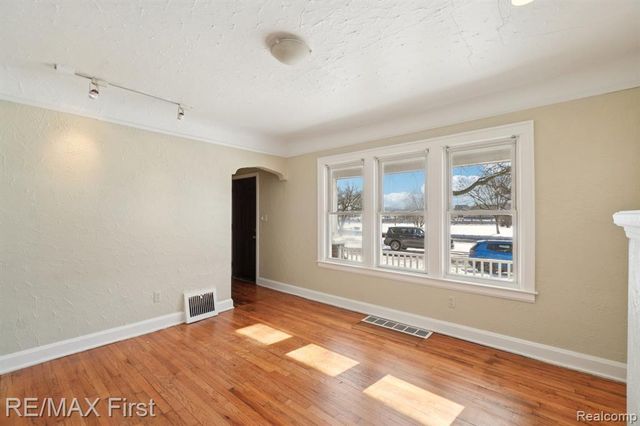 201 E Bennett Avenue, Ferndale, MI 48220