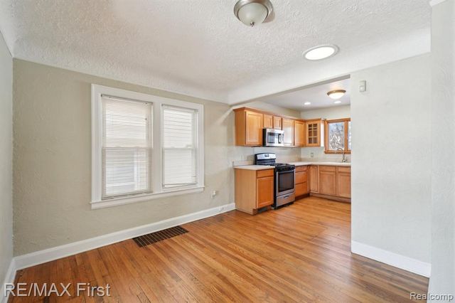 201 E Bennett Avenue, Ferndale, MI 48220