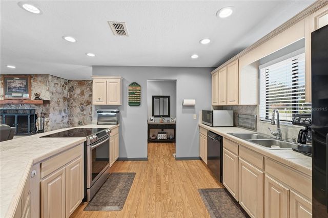 533 EDGEWATER DRIVE, Polk City, FL 33868