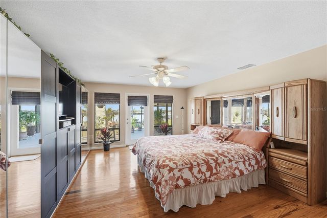 533 EDGEWATER DRIVE, Polk City, FL 33868