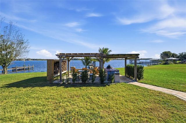 533 EDGEWATER DRIVE, Polk City, FL 33868