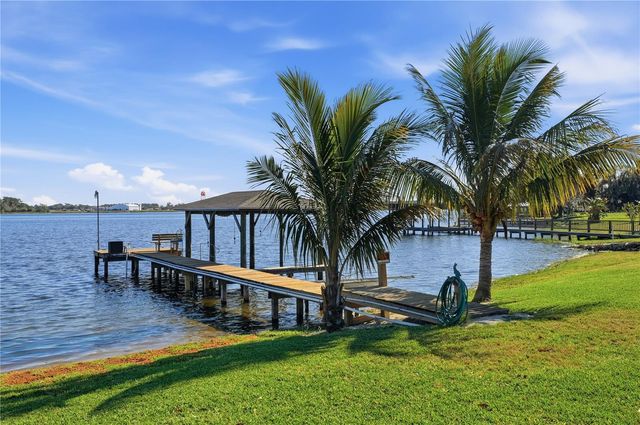 533 EDGEWATER DRIVE, Polk City, FL 33868