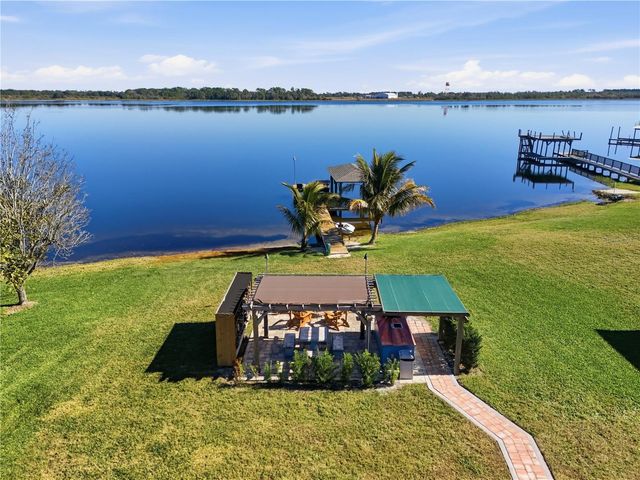 533 EDGEWATER DRIVE, Polk City, FL 33868